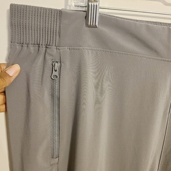 Columbia | Women's Gray Hiking or Workout Pants (Size XL) - Picture 8 of 13
